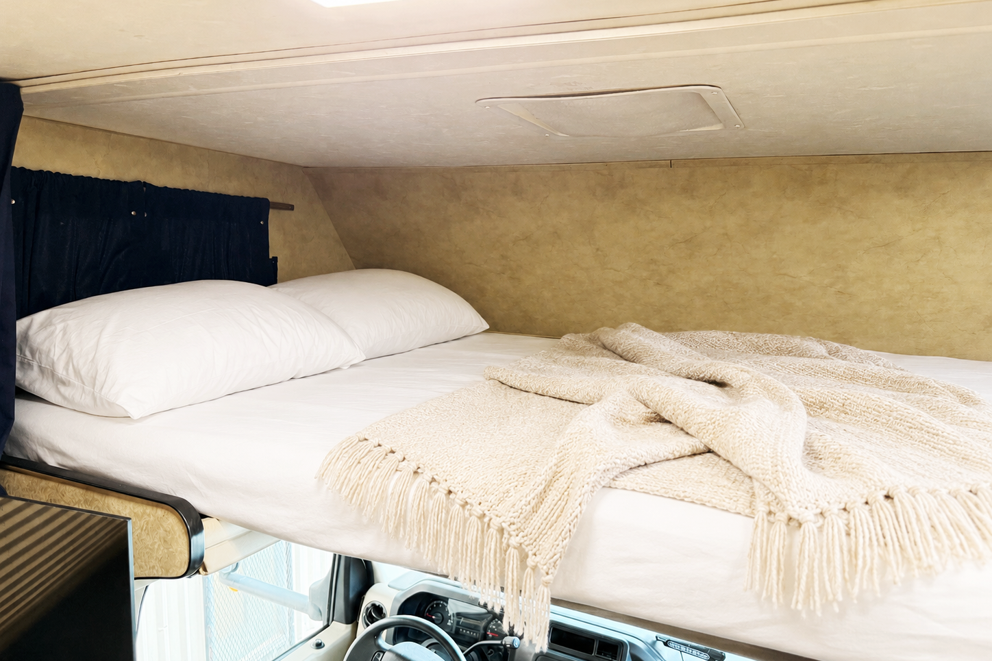 (#4) 30' Class C - Sleeps 6 - Generator, AC, Cozy- Festival, Burning Man