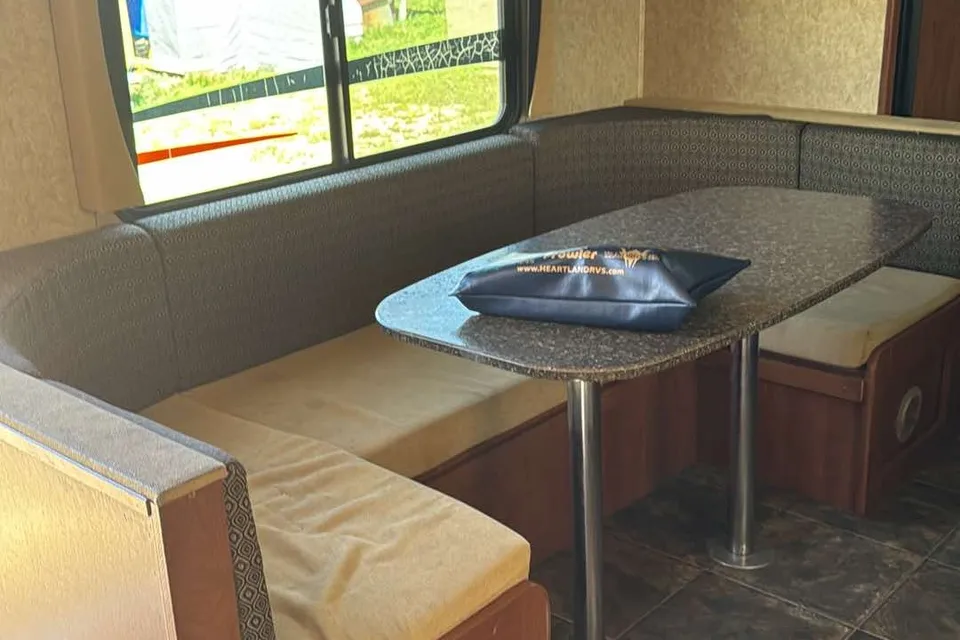 Heartland 28BRS Travel trailer