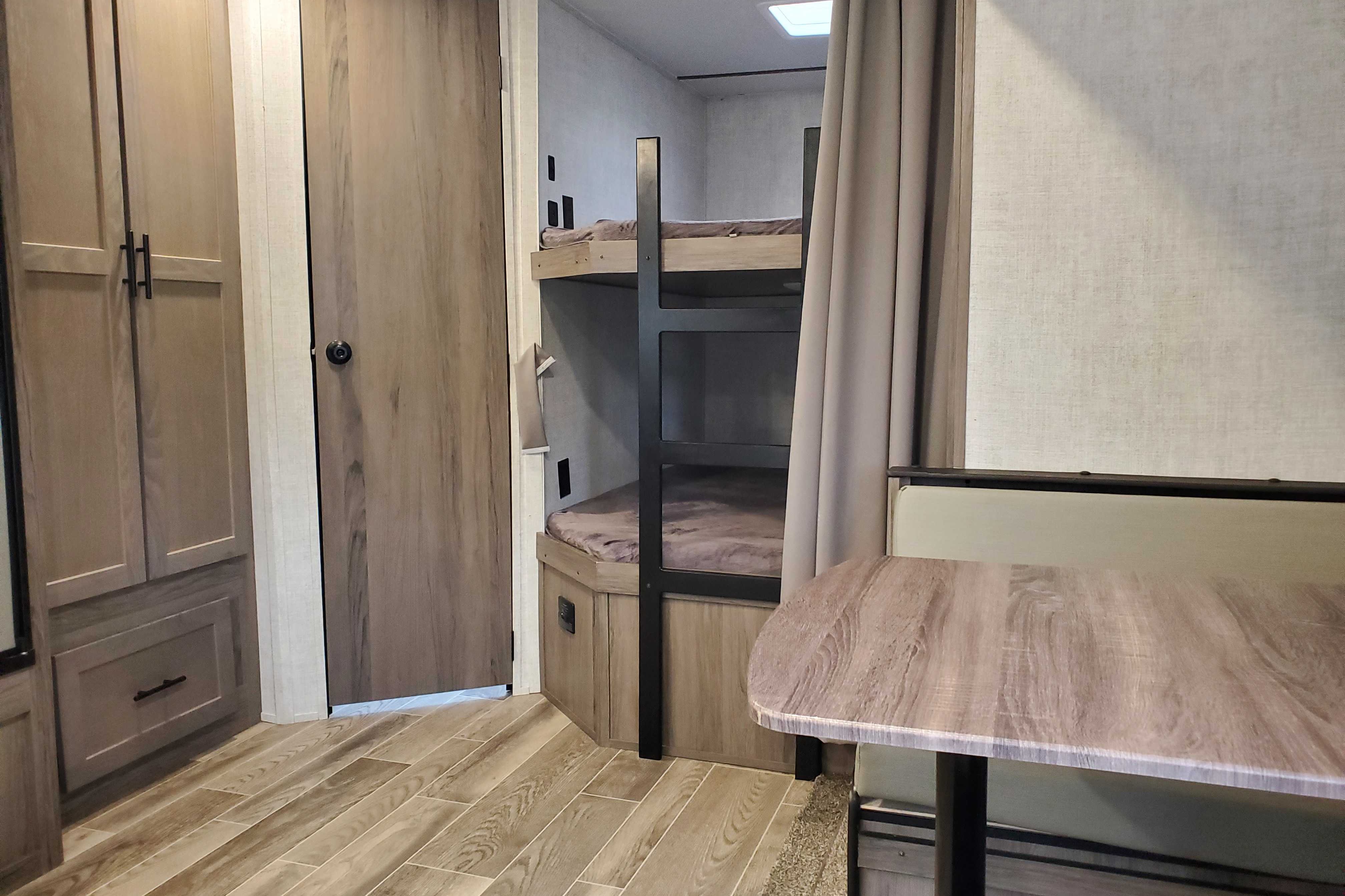 MODERN!!! Family fun  2021 kingsport