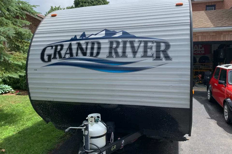 Ultralight Grand River 19BH Travel Trailer