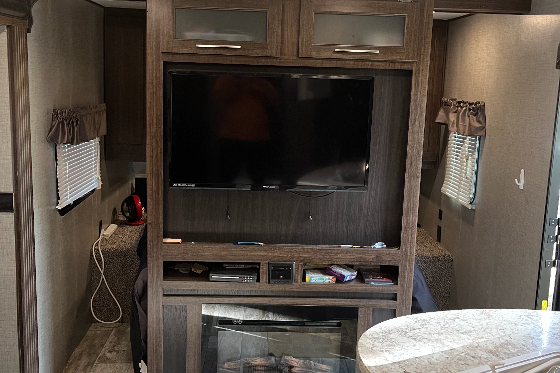 Viola's Crossroads Zinger Travel Trailer