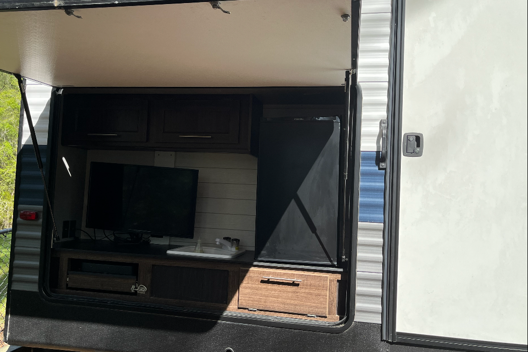 Viola's Crossroads Zinger Travel Trailer
