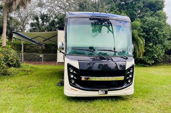 Vision Class A-200 MILES INCL. PER DAY