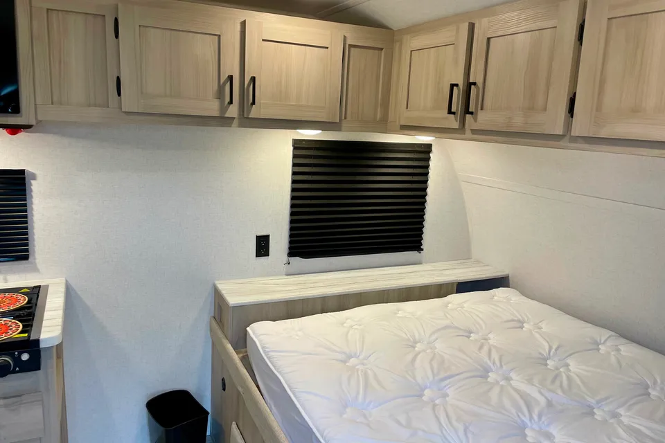 New 2024 East to West 170BHLE Travel Trailer