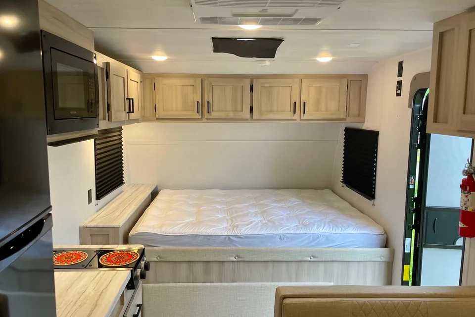 New 2024 East to West 170BHLE Travel Trailer