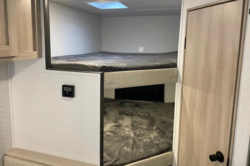 New 2024 East to West 170BHLE Travel Trailer