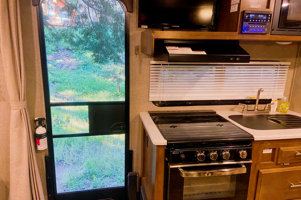 Beautiful Modern Well Appointed Camp Trailer