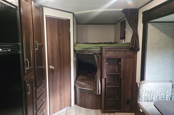 The Family Getaway in a Jayco Slx 287bhsw Travel Trailer