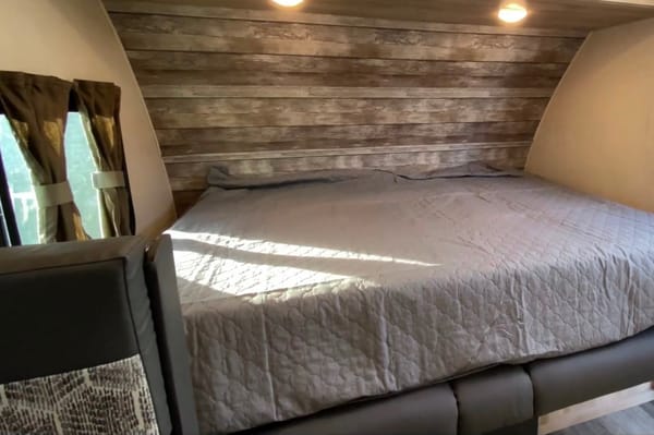 Catalina Comfort: DOC's Summit 184BHS Travel Trailer