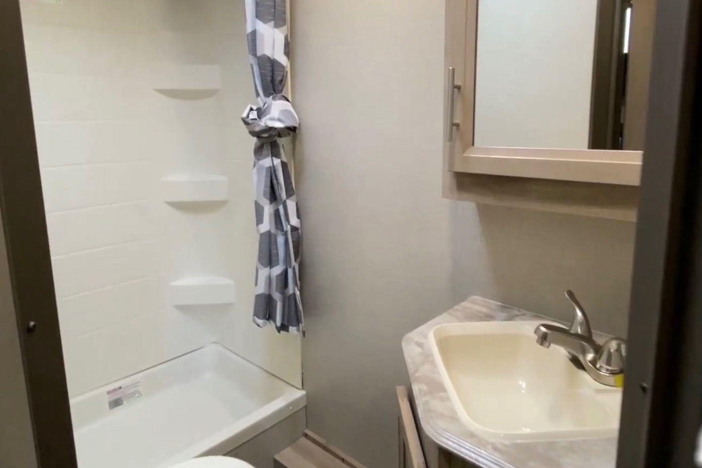 Catalina Comfort: DOC's Summit 184BHS Travel Trailer