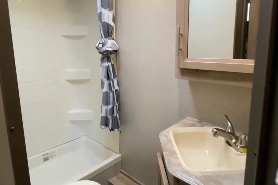 Catalina Comfort: DOC's Summit 184BHS Travel Trailer