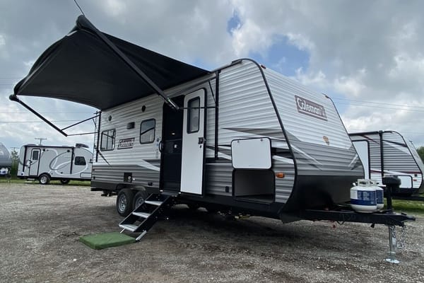 Scott & Sarah's 2022 Coleman Lantern LT 202RD Travel Trailer