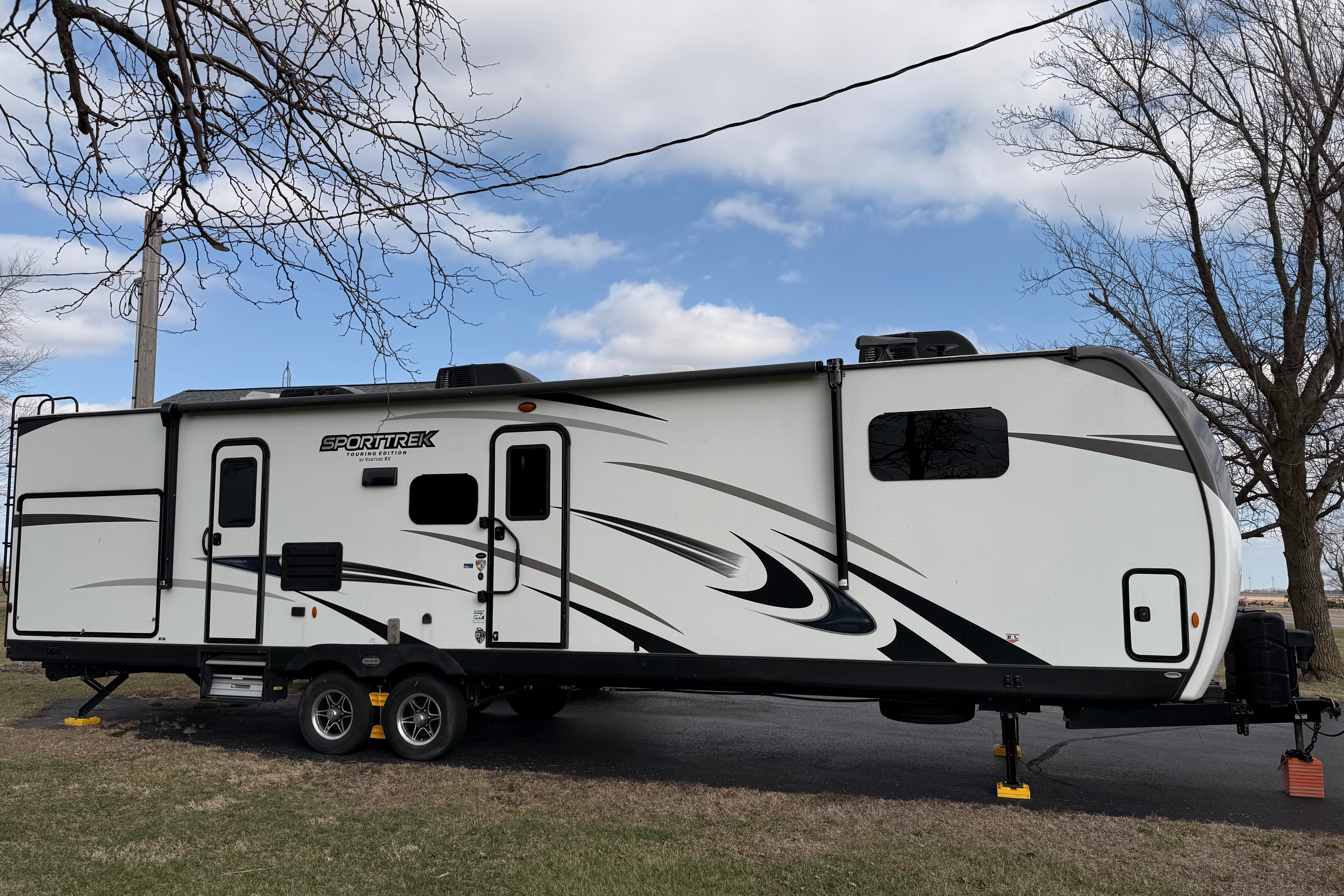 CJ's Venture RV Sporttrek Touring Family Truckster