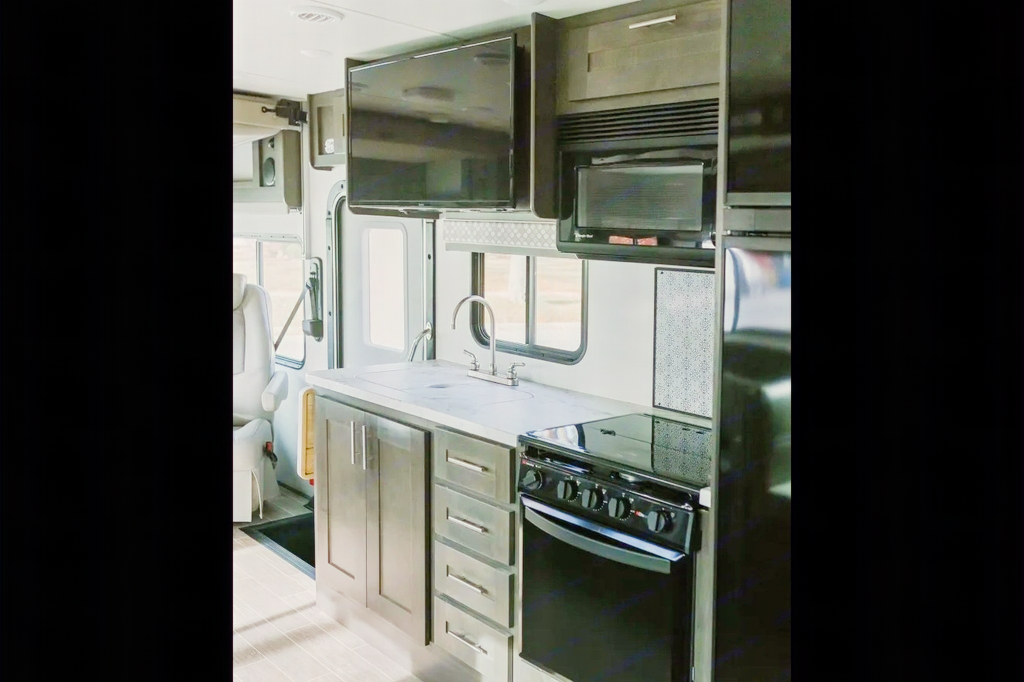 2021 Forest River Georgetown - Sleeps 8