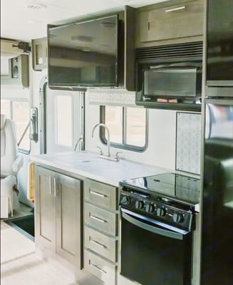 2021 Forest River Georgetown - Sleeps 8