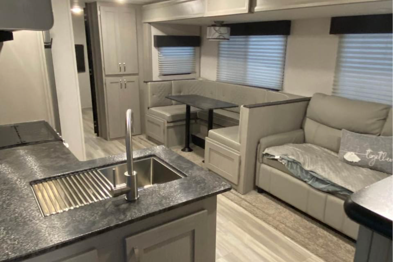Kevin's Forest River 31BHD Tracer Travel Trailer