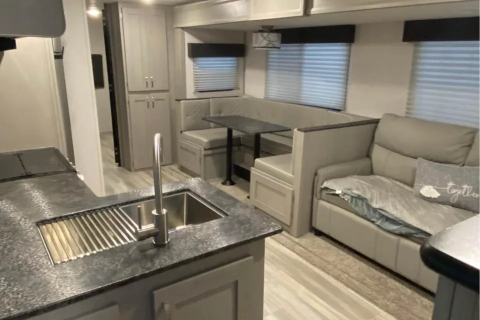 Kevin's Forest River 31BHD Tracer Travel Trailer