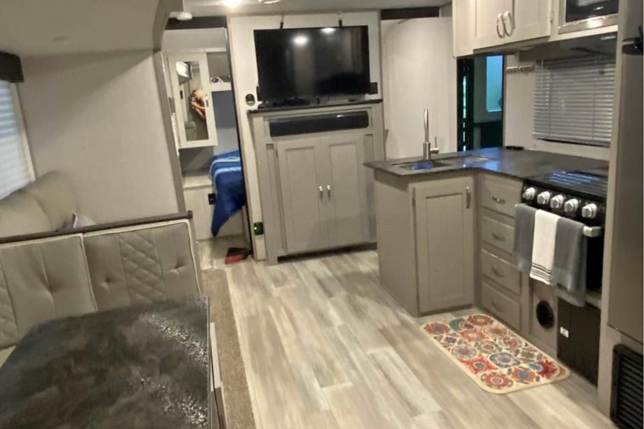 Kevin's Forest River 31BHD Tracer Travel Trailer