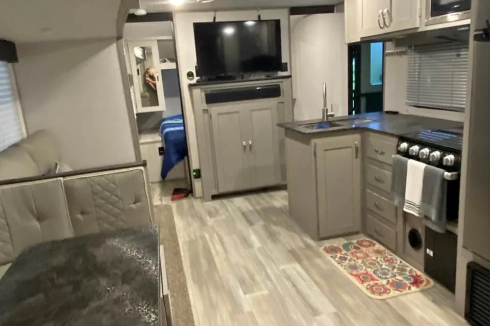 Kevin's Forest River 31BHD Tracer Travel Trailer