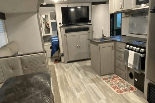 Kevin's Forest River 31BHD Tracer Travel Trailer