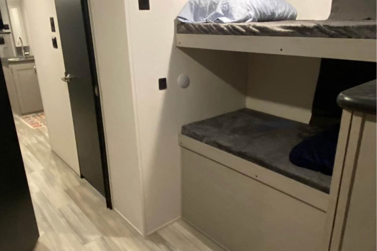 Kevin's Forest River 31BHD Tracer Travel Trailer