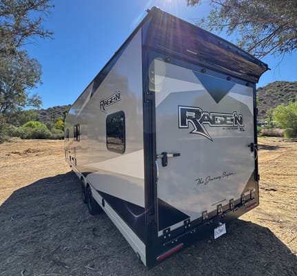 Genesis Supreme Ragen RV R275CRXL Toy Hauler