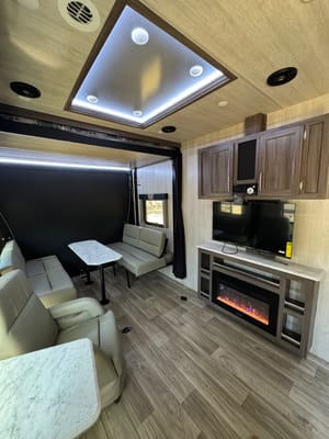 Genesis Supreme Ragen RV R275CRXL Toy Hauler