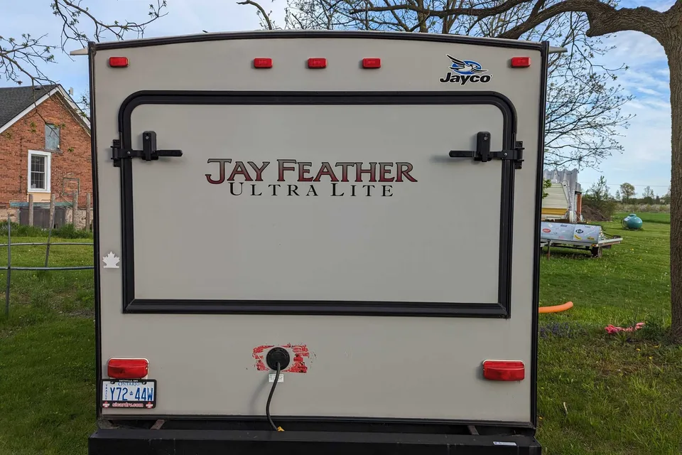 Kyra & James' Jayco Jay Flight 18H Hybrid