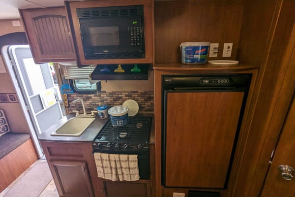 Kyra & James' Jayco Jay Flight 18H Hybrid