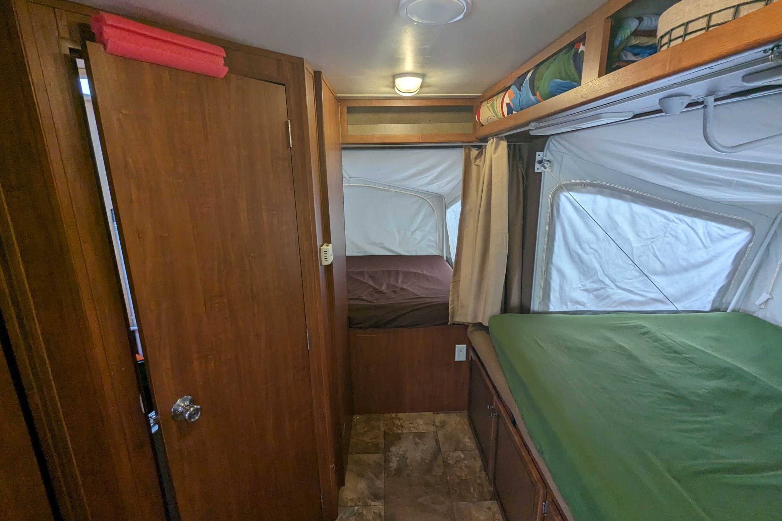 Kyra & James' Jayco Jay Flight 18H Hybrid