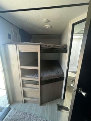 Jordan's Keystone 29dwse Travel Trailer