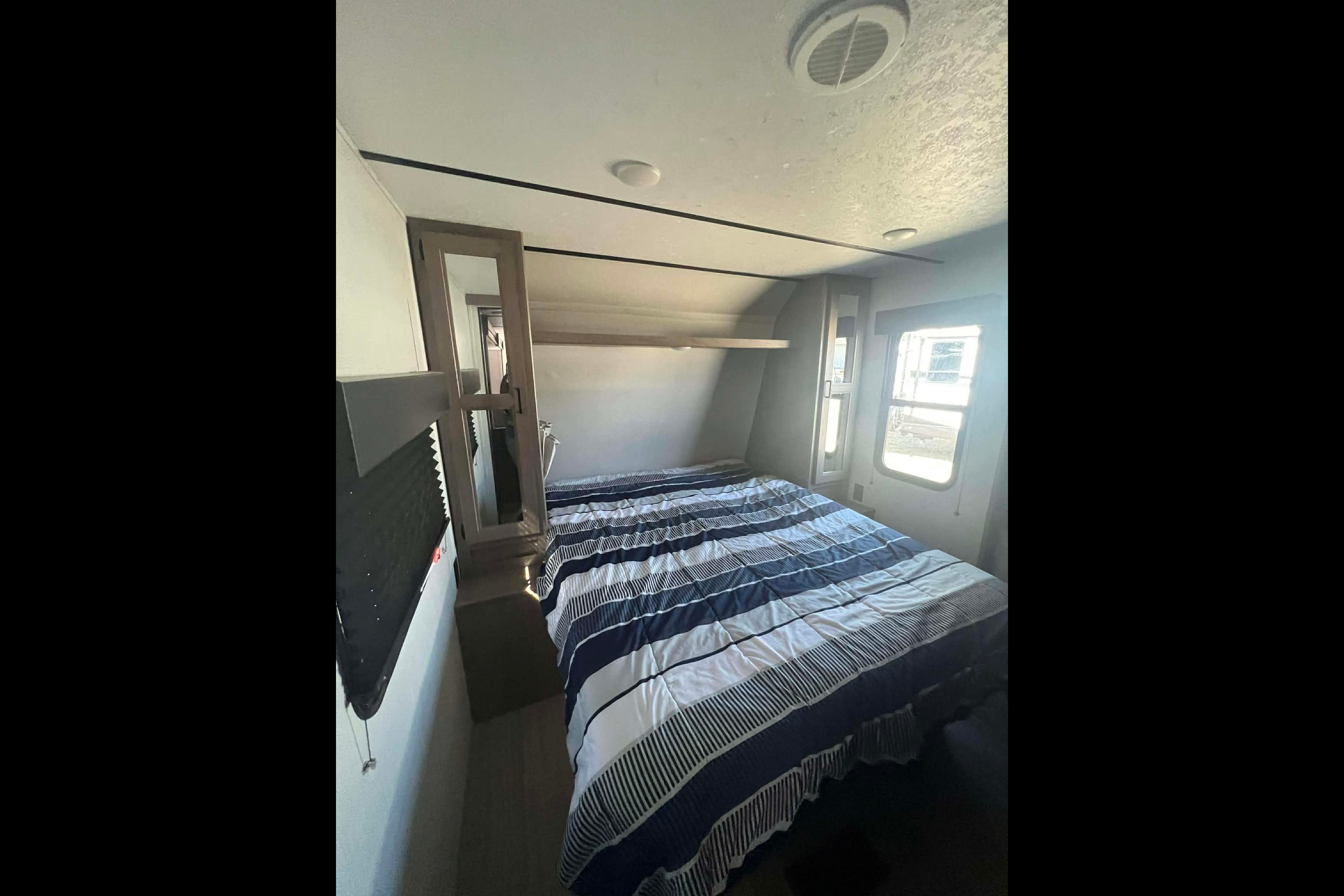 Jordan's Keystone 29dwse Travel Trailer