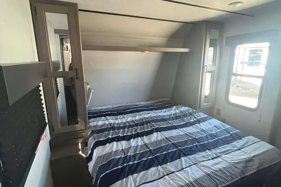Jordan's Keystone 29dwse Travel Trailer