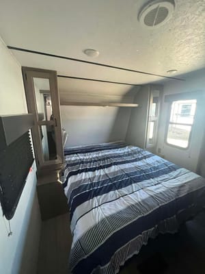 Jordan's Keystone 29dwse Travel Trailer