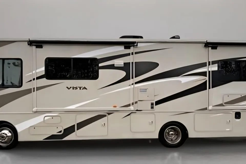 Class A Winnie drives easy and sleeps 5, well appointed!
