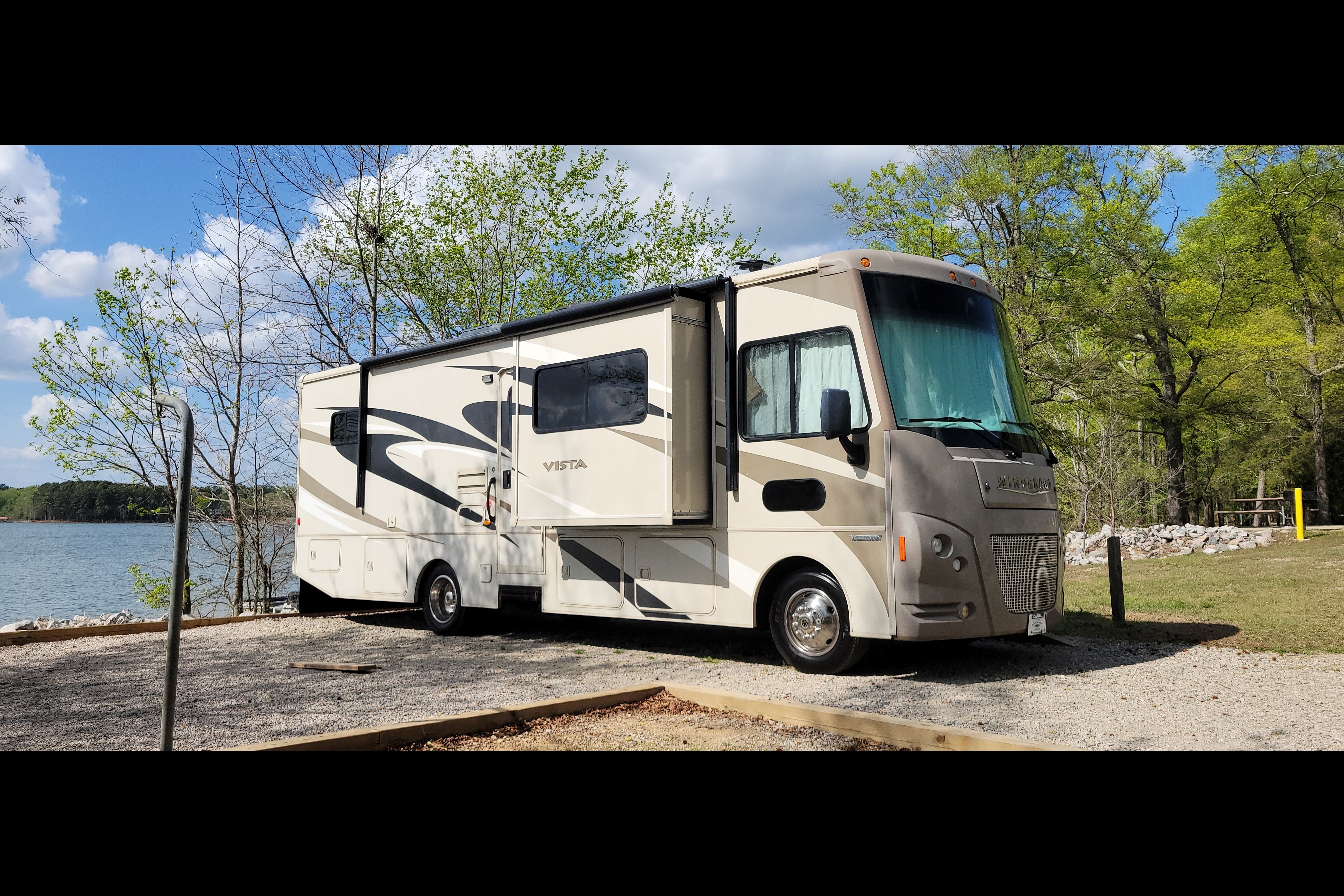Class A Winnie drives easy and sleeps 5, well appointed!