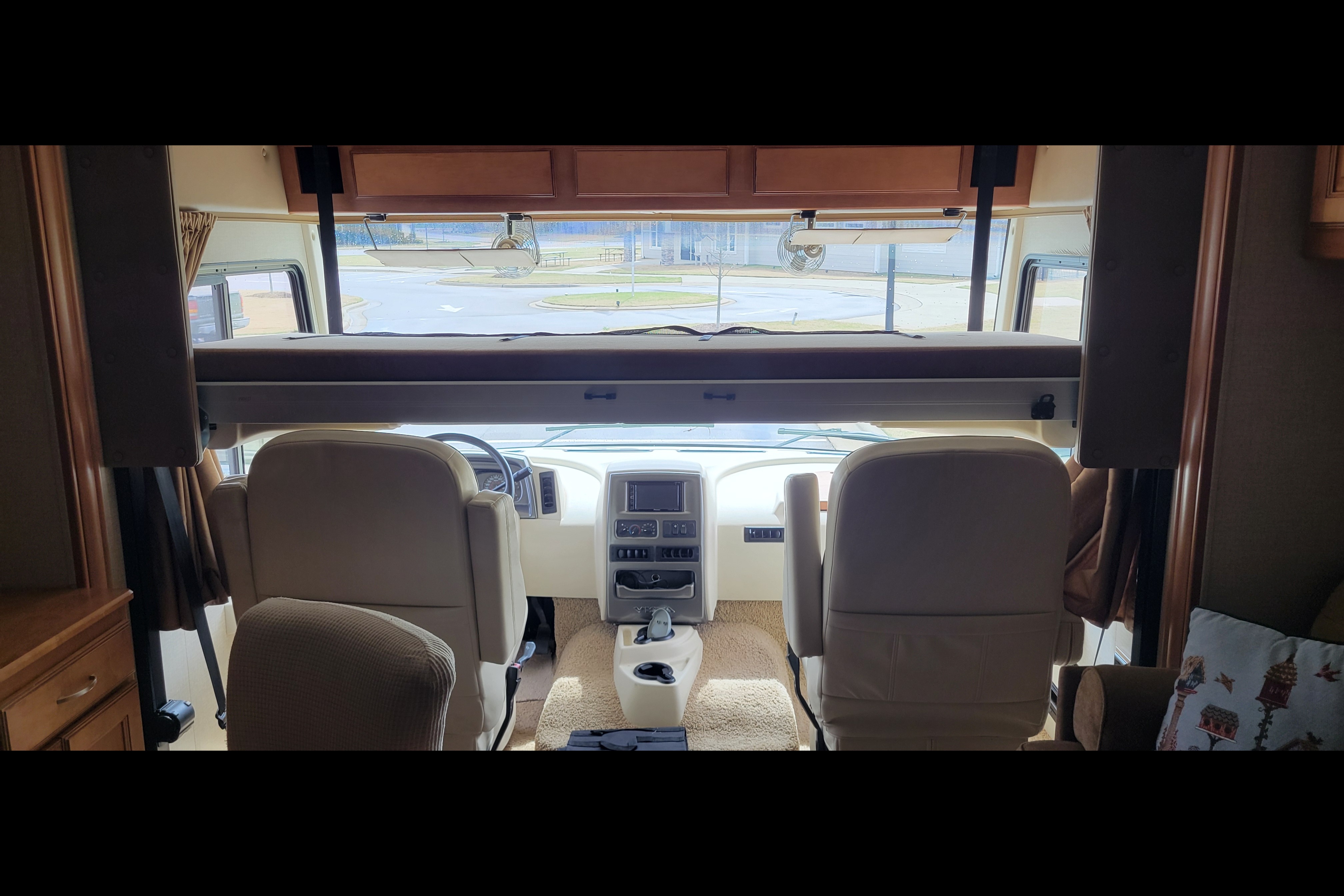Class A Winnie drives easy and sleeps 5, well appointed!