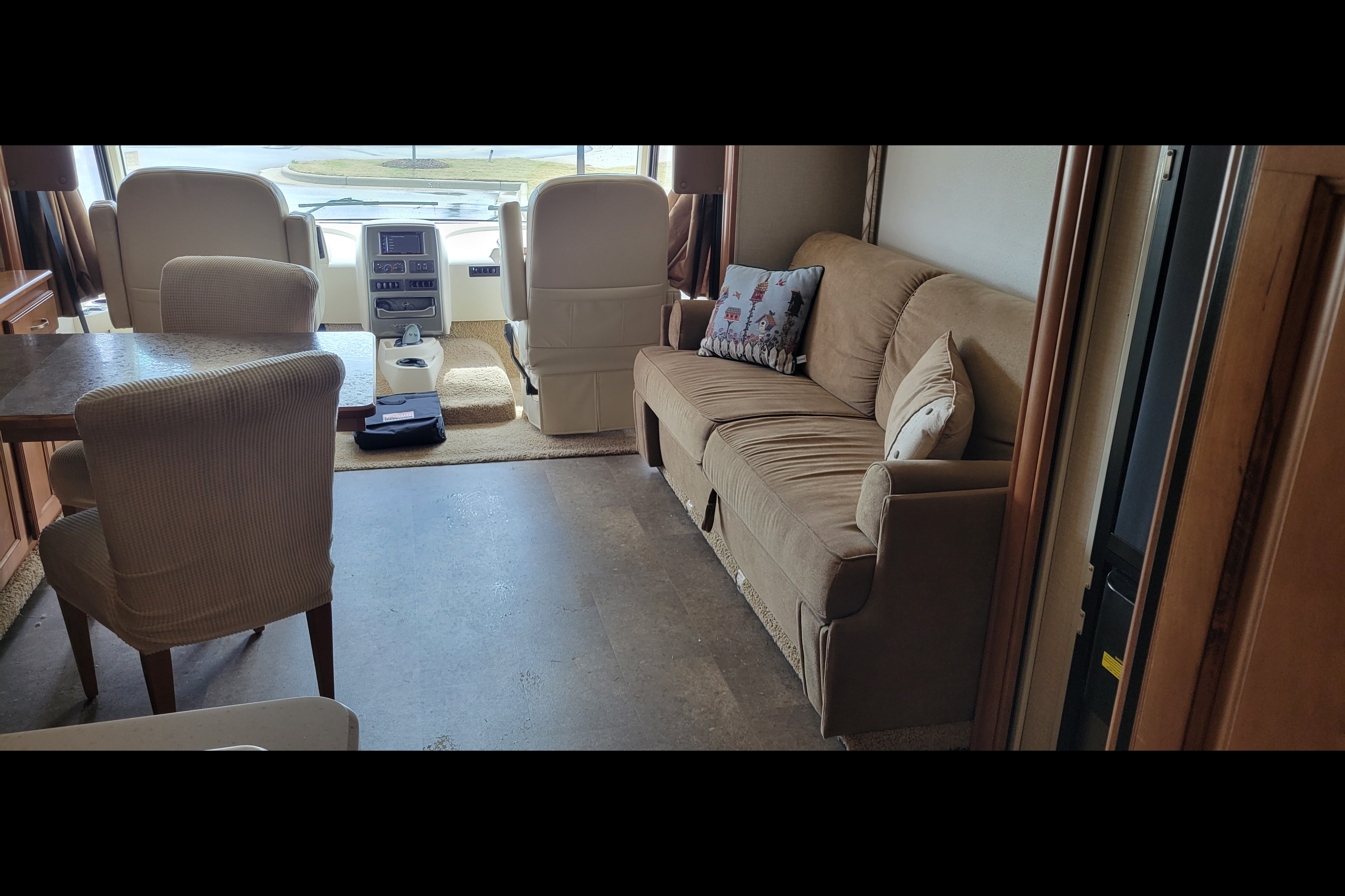 Class A Winnie drives easy and sleeps 5, well appointed!