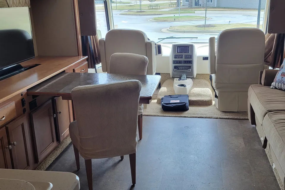 Class A Winnie drives easy and sleeps 5, well appointed!