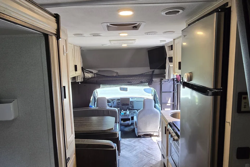 Adventure-Ready 2021 Sunseeker – Lifted, Luxurious, Fully Equipped!