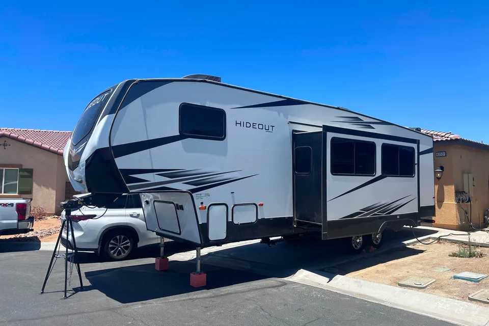 Andrew's Keystone HIDEOUT 301DBS Fifth Wheel