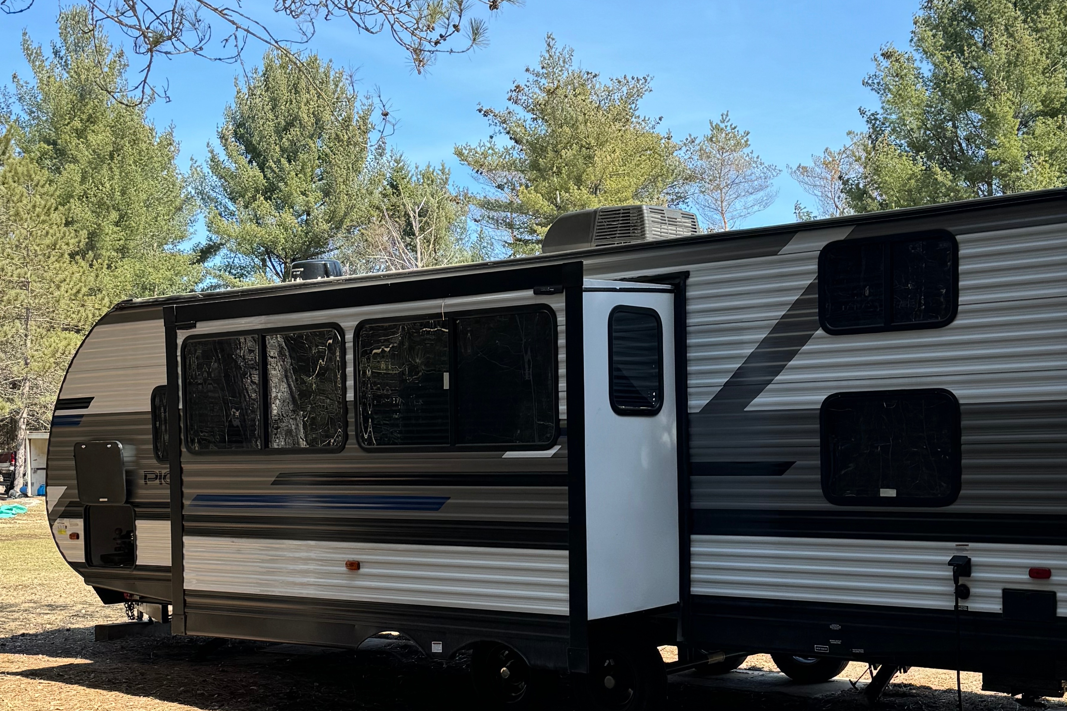 Tom's Heartland Pioneer BH270 Travel Trailer