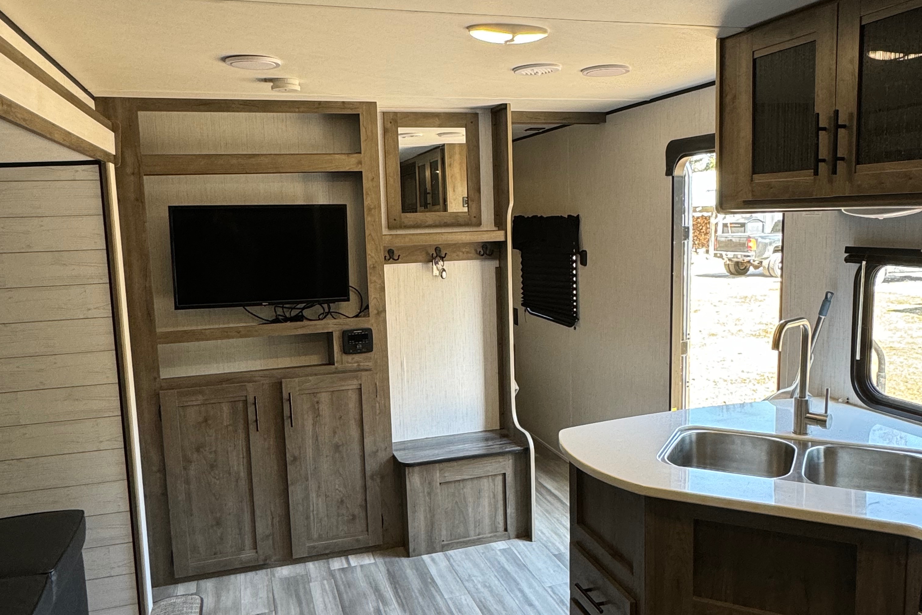 Tom's Heartland Pioneer BH270 Travel Trailer