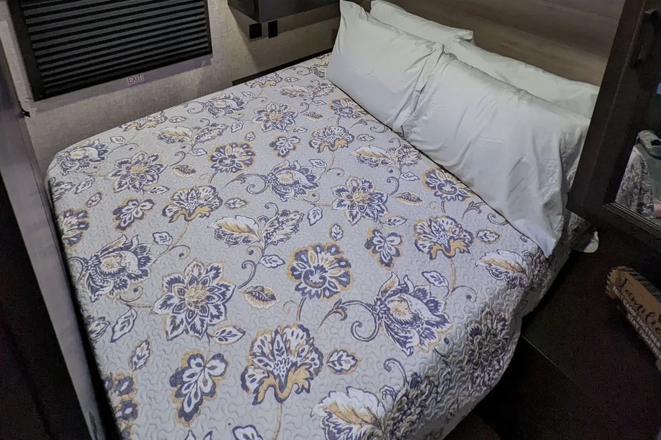 Julia's Jayco JayFlight 242BHS Travel Trailer