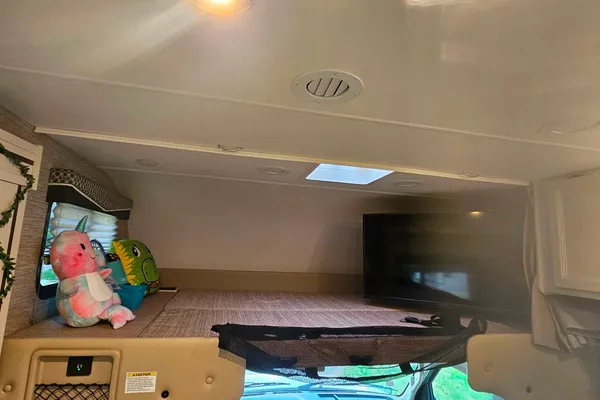 Gilbert's Thor Motor Coach 27R Class C