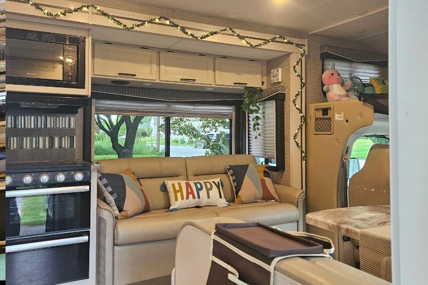 Gilbert's Thor Motor Coach 27R Class C