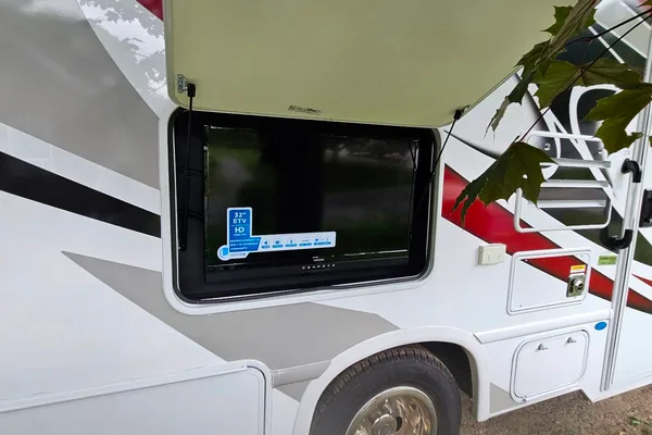 Gilbert's Thor Motor Coach 27R Class C