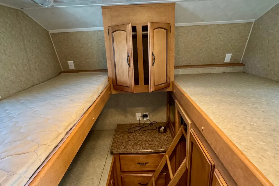 Palomino Puma 30KFBDS Travel Trailer