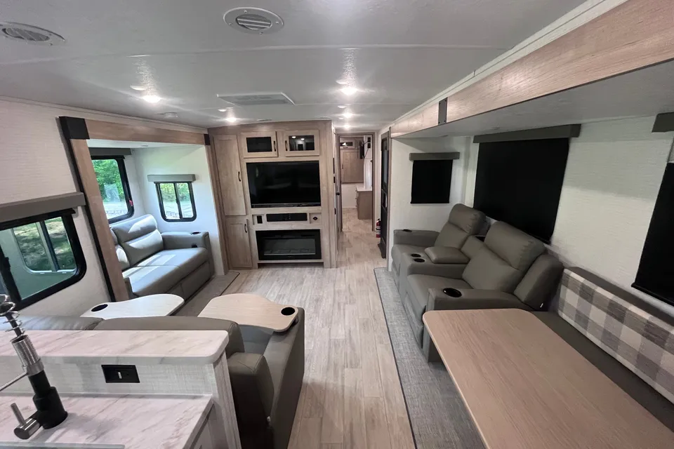 Jared's Palomino 306RKTS Travel Trailer