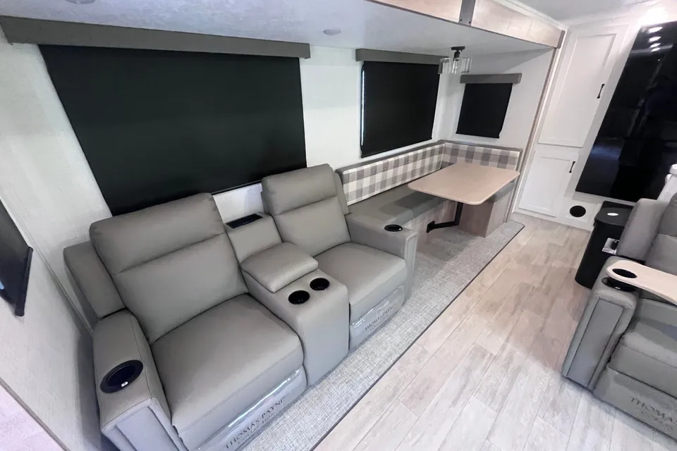 Jared's Palomino 306RKTS Travel Trailer